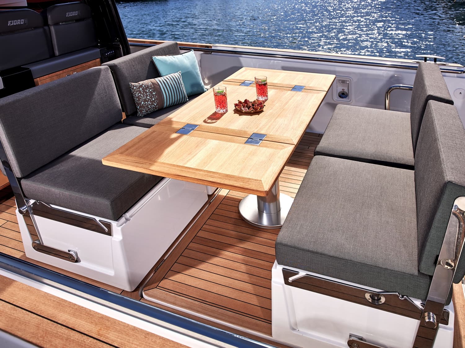 Al Fresco Dining in Paradise